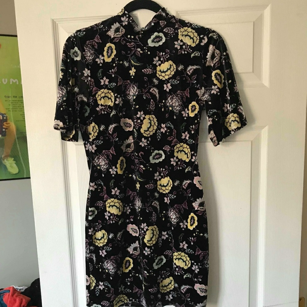 🛍4/15$$ Current+Project Velvet Dress